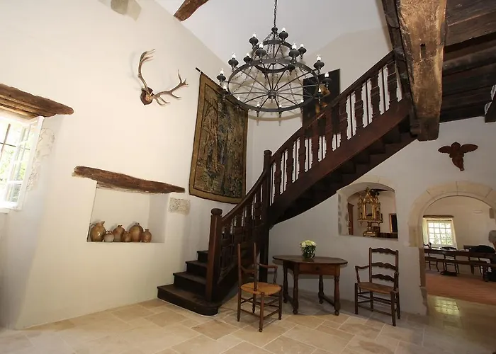 Le Du Vieux Chateau بيت للعطل